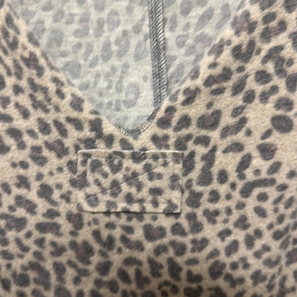 Leopard Top - Picture 2 of 4